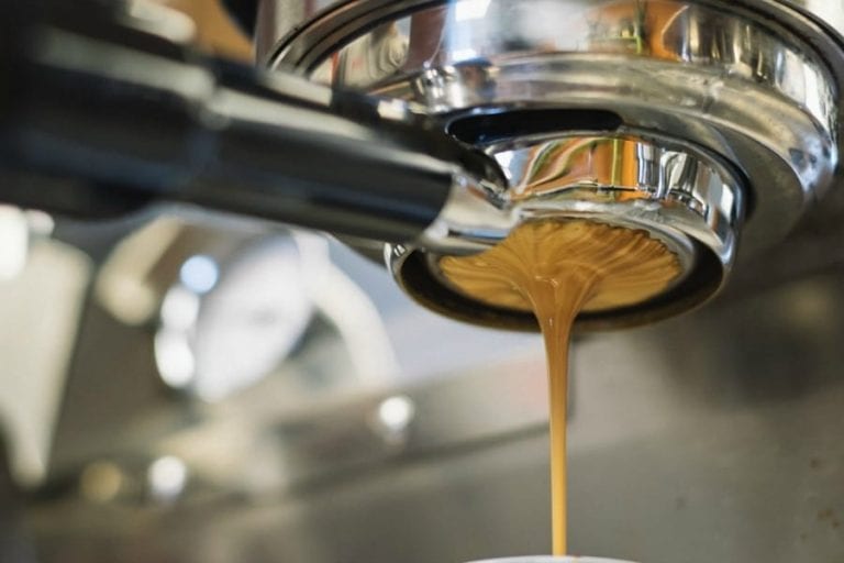 How to make proper coffee bar espresso in 7 key steps - Gambero Rosso International