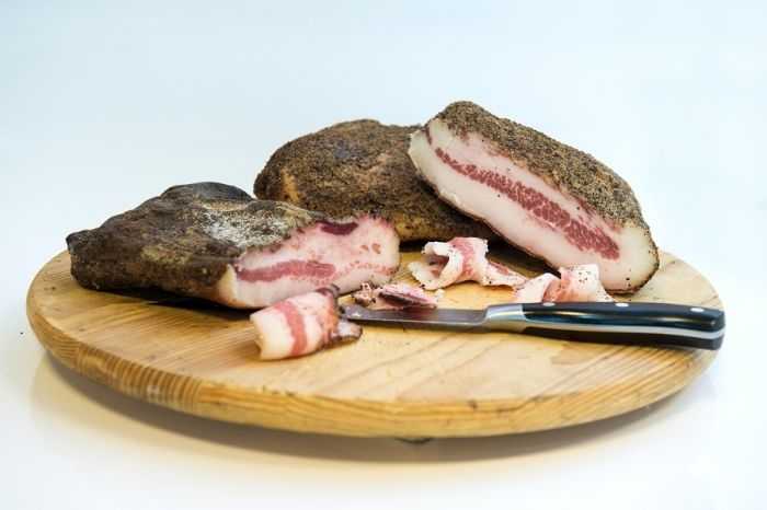 Amatriciana and more: all about Italian guanciale - Gambero Rosso  International