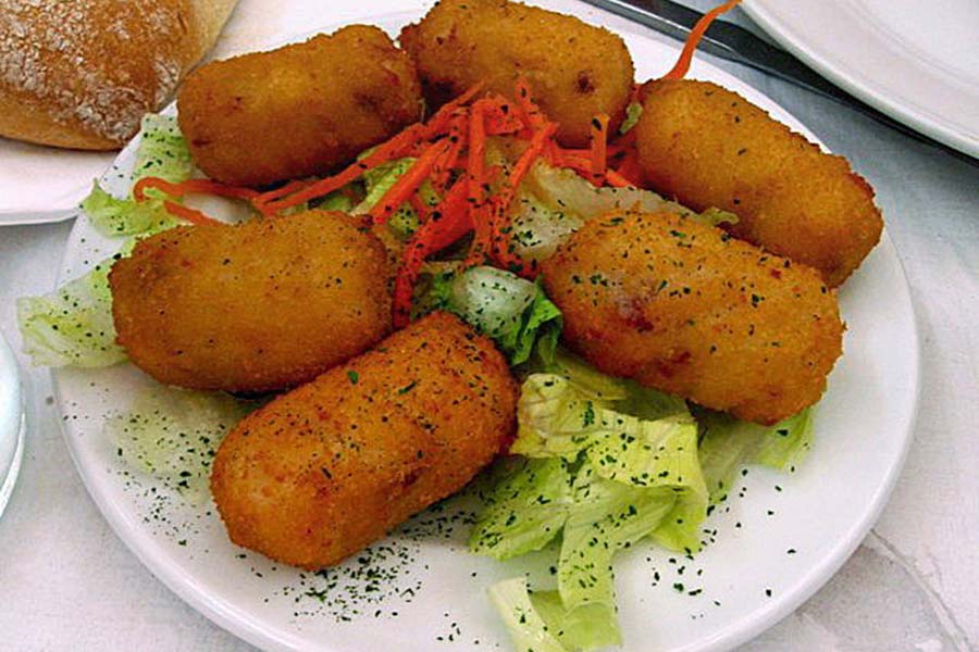 Croquetes de camarao