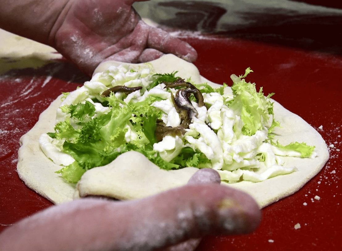 making pizza at Palazzo Vialdo