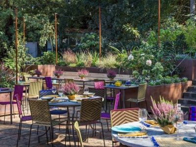 Find out more about dining surrounded by greenery in Rome