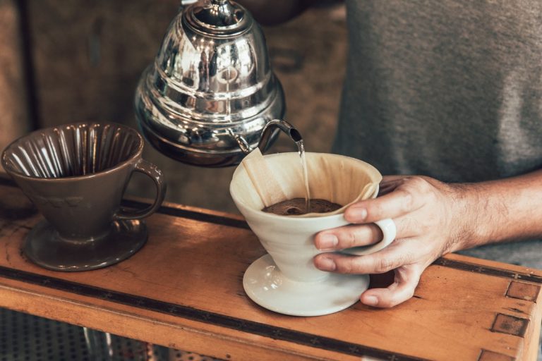 What is V60 and How to Make Drip Coffee? - Blog Coffeedesk.pl