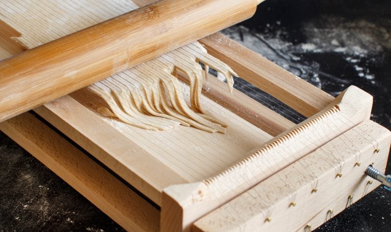 Spaghetti alla chitarra: history, origins and recipe - Gambero