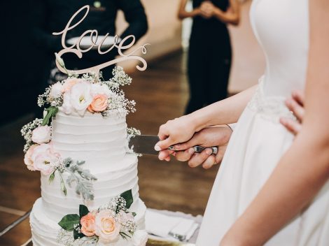 Here's how the wedding cake was born. History and origins of the celebratory dessert