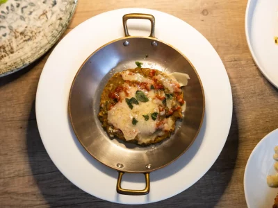 Vitello tonnato has arrived in Bagheria. And no, it’s not a mistake: the next-generation osteria is rewriting the rules of Sicilian comfort food