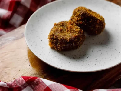The best boiled meatball in Rome in a hidden little paradise amid the chaos of Trastevere