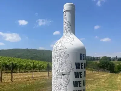 A three-metre-high wine bottle arrives in Chianti