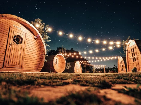 In the heart of the Teramo hills you can sleep inside wine barrels