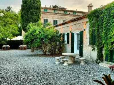 Community ovens and farm dining. A journey to Riace, the village far from mass tourism