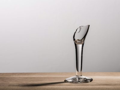 Image of a broken wine glass