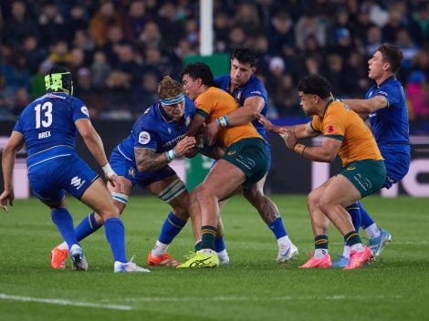 UDINE, ITALY - NOVEMBER 08: Lorenzo Cannone of Italy and Tommaso Menoncello of Italy compete for the ball during the Quilter Nations Series match between Italy and Australia at Stadio Friuli on November 08, 2025 in Udine, Italy. (Photo by Emmanuele Ciancaglini/Federugby via Getty Images)